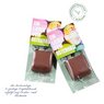 Pistazien-Nougatpraline mit Displaykarte mit Logo