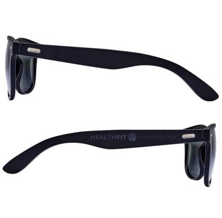 Seitenansicht Arlo Bambus Sonnenbrille mit schwarzer Beschichtung mit Logo