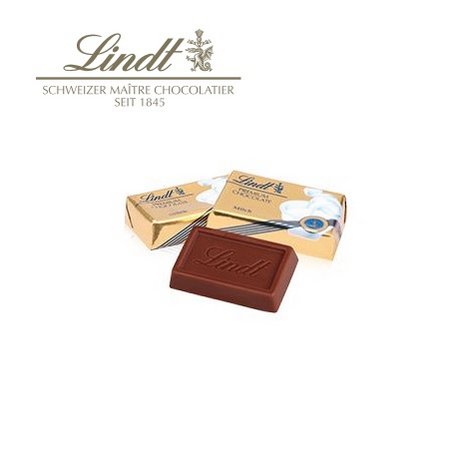 Füllung Ramadan-Kalender mit Lindt Schokolade mit Logo