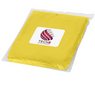 Gelber Regenponcho mit Werbung